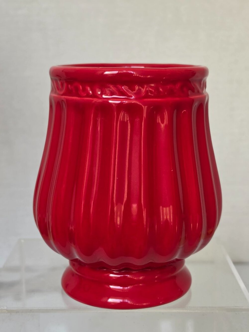 The Pioneer Woman Red Glossy Ceramic Ribbed Pedestal Flared Table Vase 5.5"